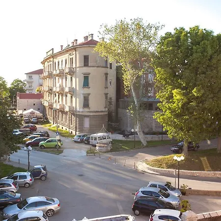 Three Wells 자다르